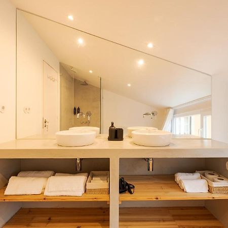 The Yellow House Spacious Duplex In Prazeres District ลิสบอน ภายนอก รูปภาพ