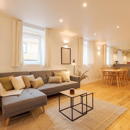 The Yellow House Spacious Duplex In Prazeres District ลิสบอน ภายนอก รูปภาพ