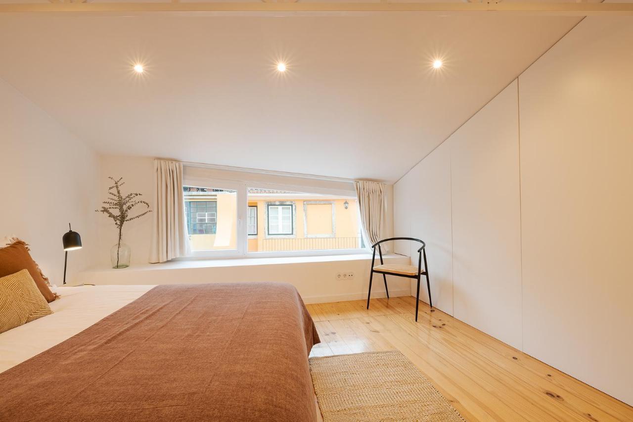 The Yellow House Spacious Duplex In Prazeres District ลิสบอน ภายนอก รูปภาพ