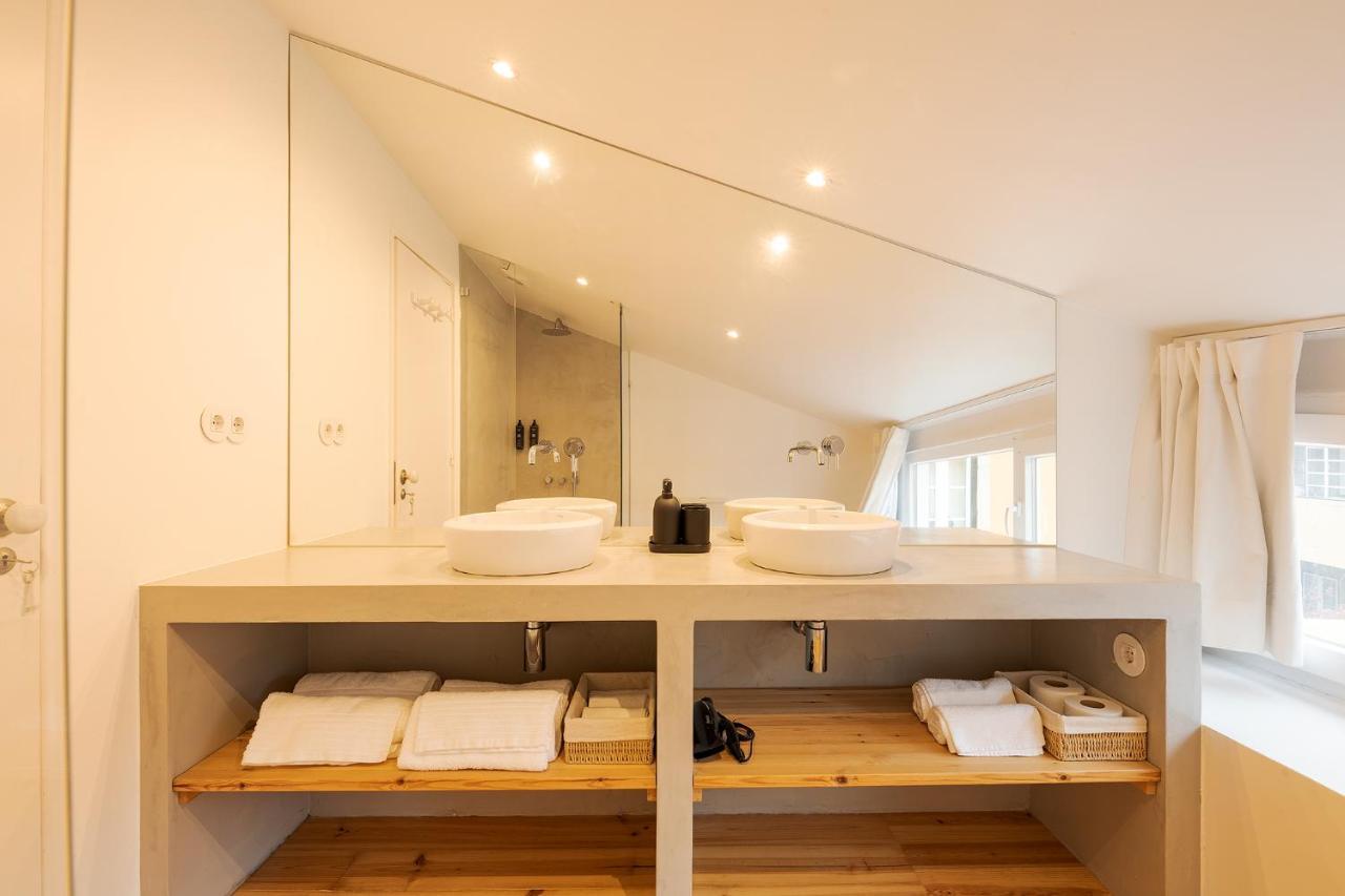 The Yellow House Spacious Duplex In Prazeres District ลิสบอน ภายนอก รูปภาพ