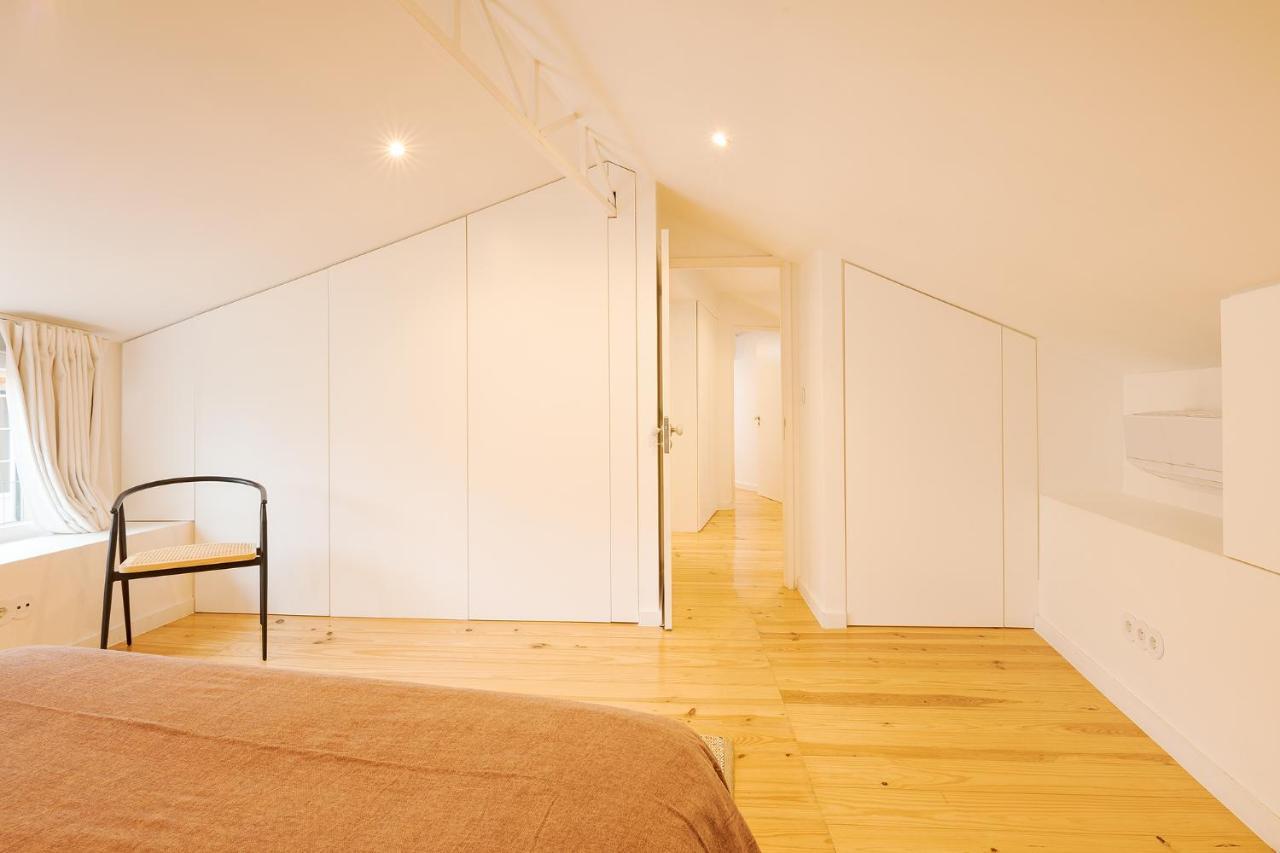 The Yellow House Spacious Duplex In Prazeres District ลิสบอน ภายนอก รูปภาพ