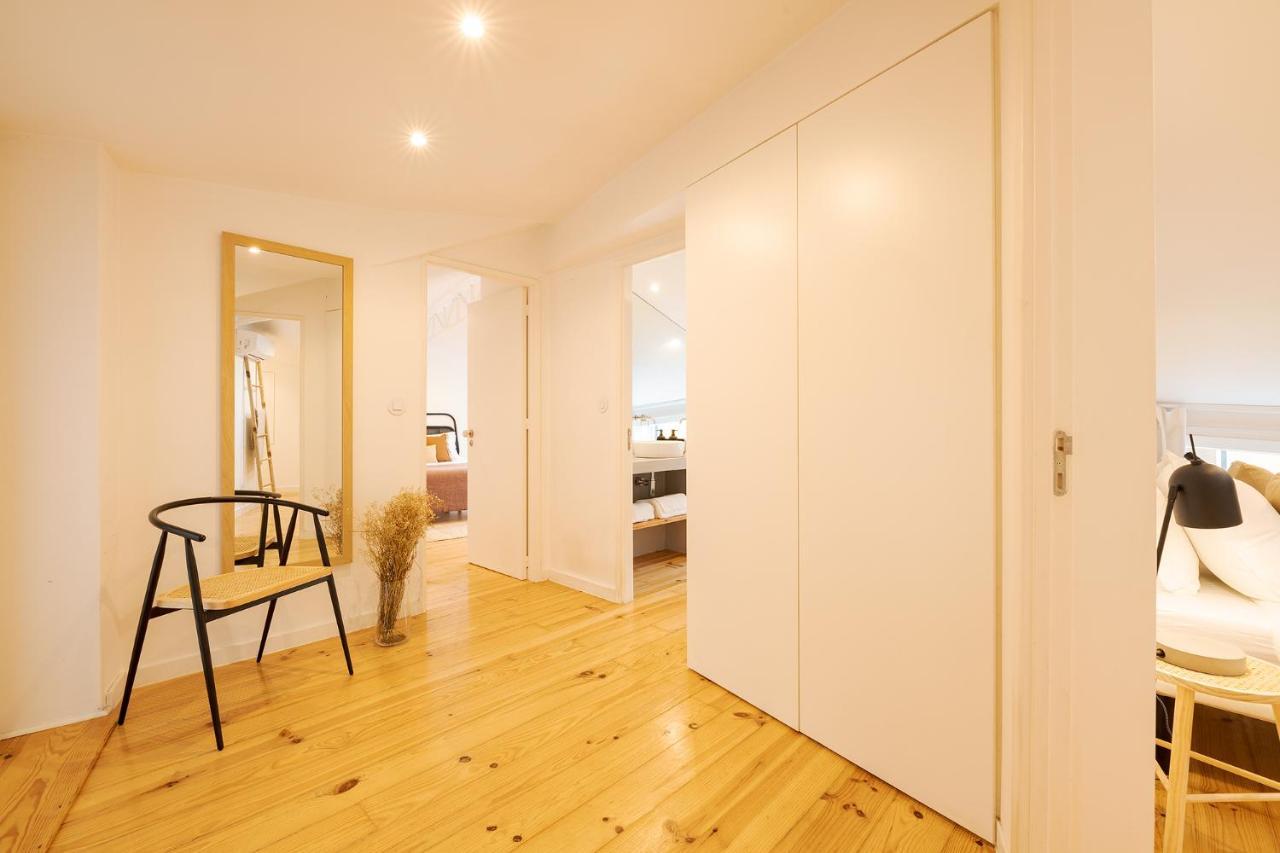 The Yellow House Spacious Duplex In Prazeres District ลิสบอน ภายนอก รูปภาพ
