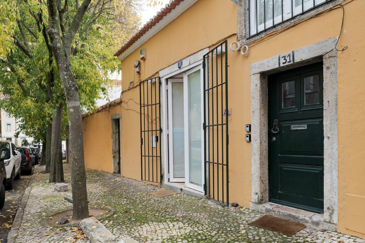 The Yellow House Spacious Duplex In Prazeres District ลิสบอน ภายนอก รูปภาพ