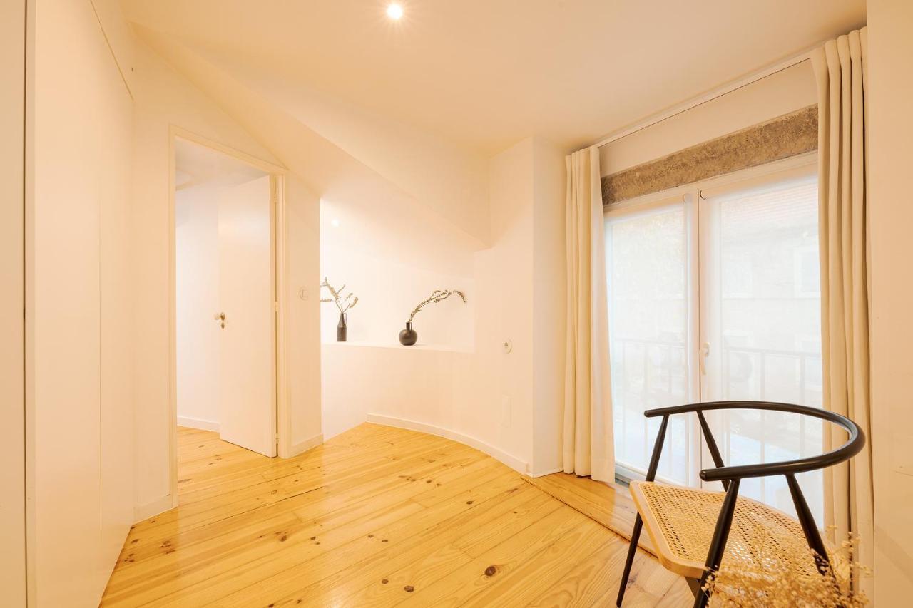 The Yellow House Spacious Duplex In Prazeres District ลิสบอน ภายนอก รูปภาพ