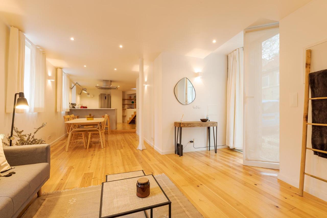 The Yellow House Spacious Duplex In Prazeres District ลิสบอน ภายนอก รูปภาพ
