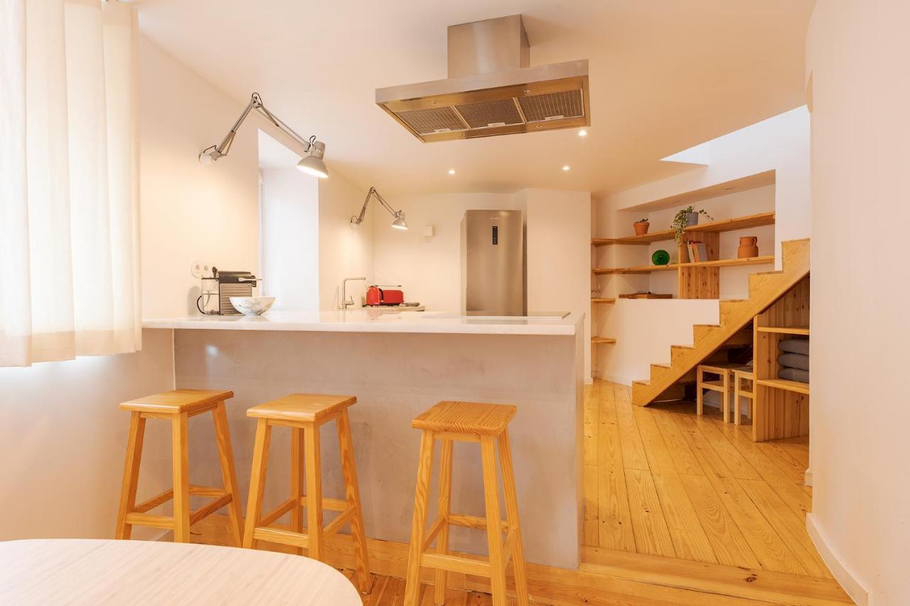 The Yellow House Spacious Duplex In Prazeres District ลิสบอน ภายนอก รูปภาพ